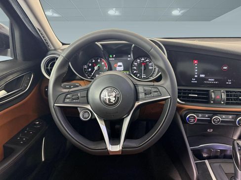 Used 2019 Alfa Romeo Giulia w/ Quick Order Package 22K Sport RWD image 11