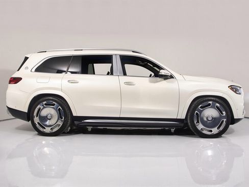 Used 2024 Mercedes-Benz Maybach GLS 600 4MATIC image 11