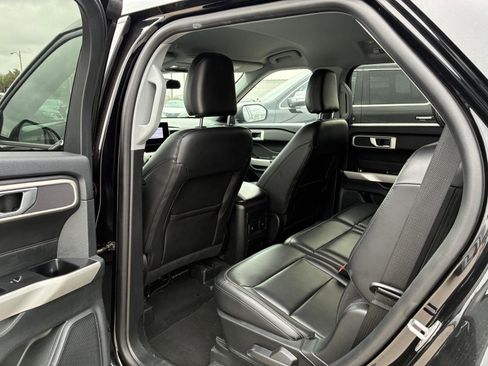 Used 2024 Ford Explorer XLT w/ Equipment Group 202A image 8