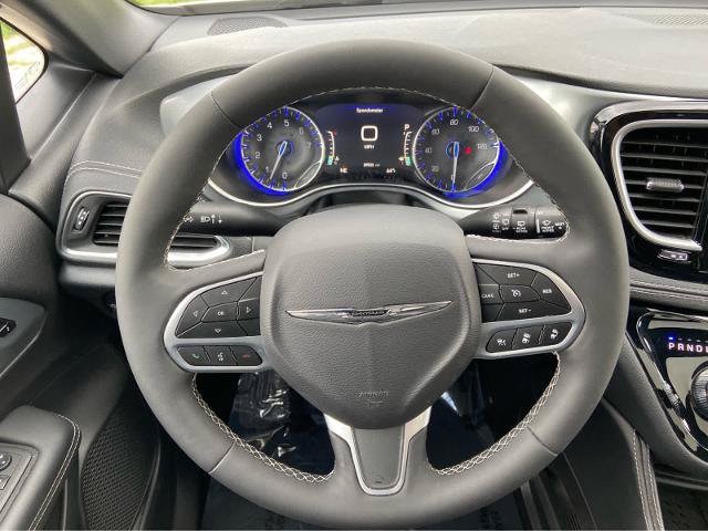 Used 2026 Chrysler Pacifica Limited FWD image 26