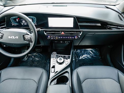 Used 2023 Kia Niro EX image 11