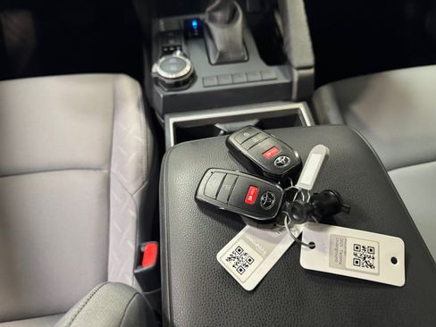 Certified 2025 Toyota Tacoma SR5 AWD/4WD image 27