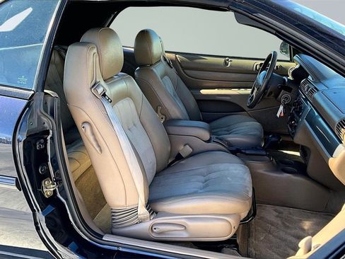 Used 2004 Chrysler Sebring LXi image 8