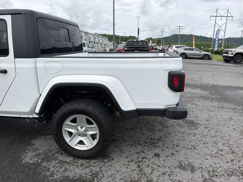 Used 2023 Jeep Gladiator Sport AWD/4WD image 7