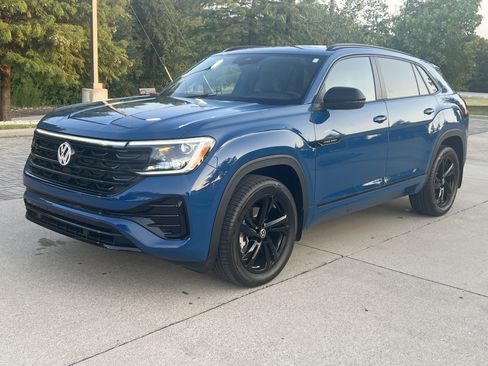 Certified 2026 Volkswagen Atlas Cross Sport SEL R-Line AWD/4WD image 4
