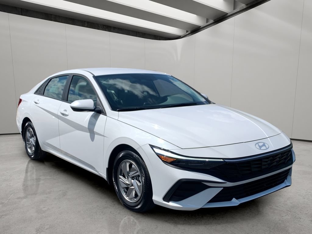 Certified 2026 Hyundai Elantra SE FWD image 7