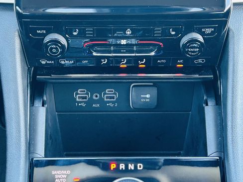 Used 2023 Jeep Grand Cherokee L Limited w/ Black Appearance Package image 25