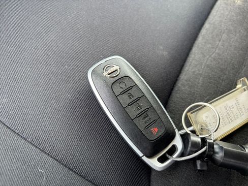 Used 2025 Nissan Pathfinder SV image 25