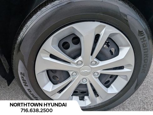 Used 2025 Chevrolet Trax LS FWD image 37