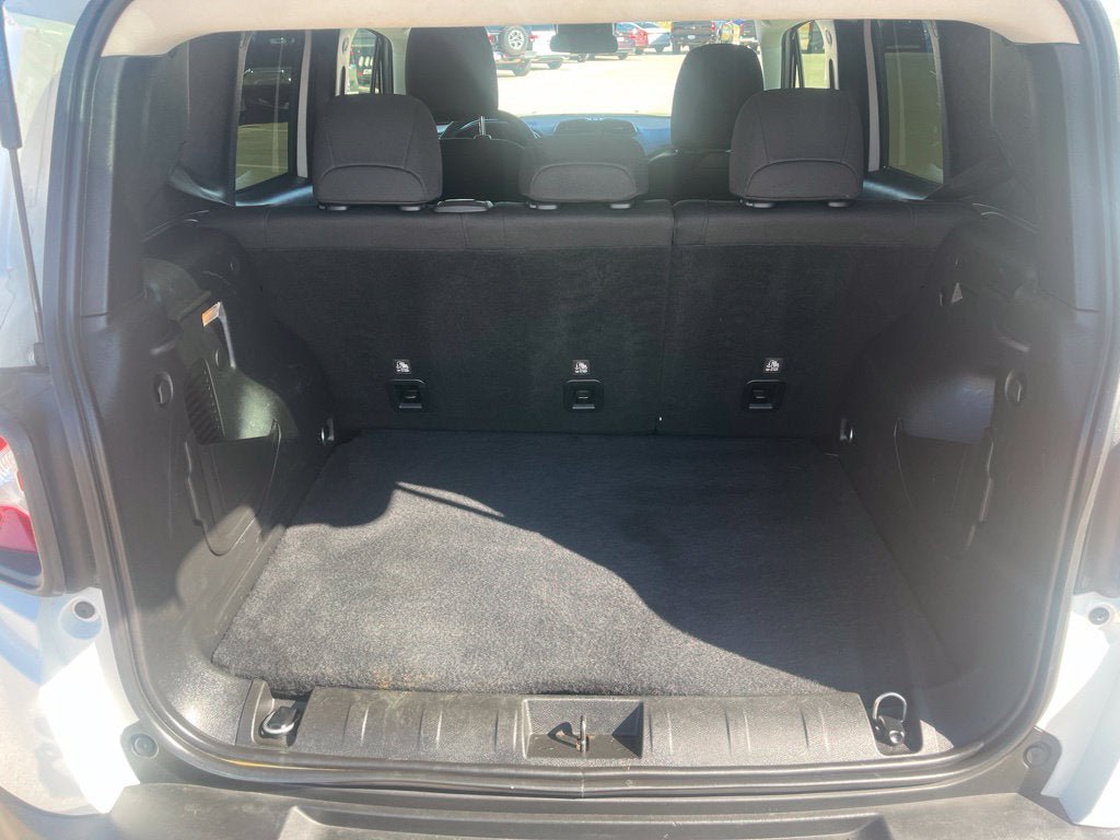 Used 2020 Jeep Renegade Latitude FWD image 13
