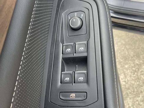 Used 2024 Volkswagen Atlas SE FWD image 16