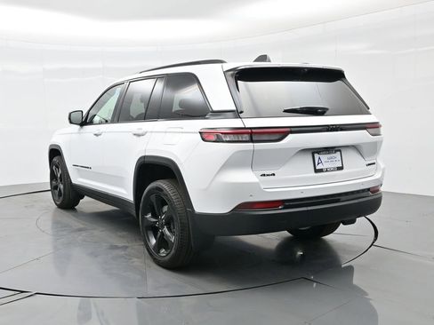 New 2025 Jeep Grand Cherokee Limited w/ Luxury Tech Group II image 8