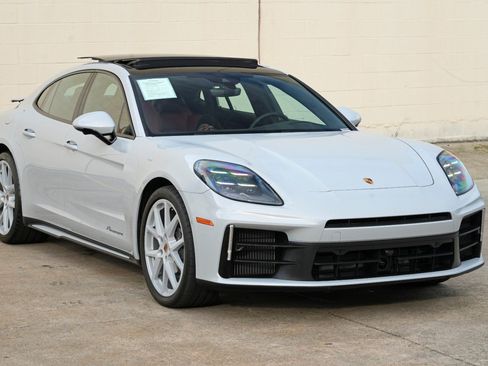 Used 2025 Porsche Panamera image 60