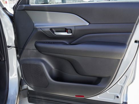 Certified 2024 Toyota Grand Highlander XLE image 28