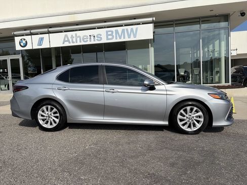 Used 2022 Toyota Camry LE FWD image 9
