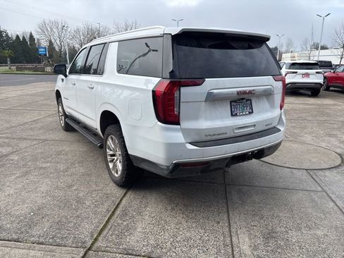 Used 2023 GMC Yukon XL SLT w/ SLT Luxury Package image 6