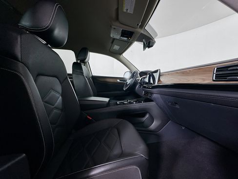 Used 2024 Volkswagen Atlas SE image 32