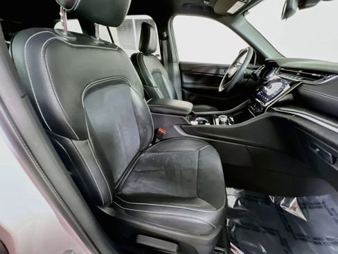 Used 2023 Jeep Grand Cherokee Altitude AWD/4WD image 27