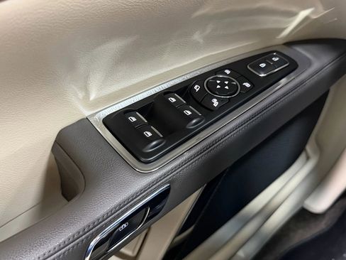 Used 2018 Lincoln Continental Select w/ Continental Climate Package image 26