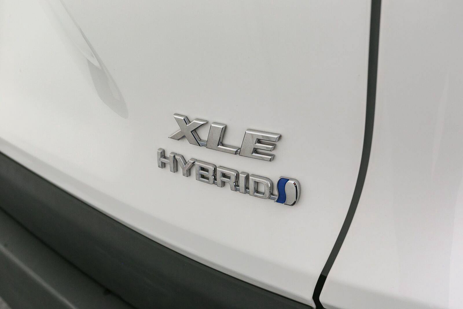 Used 2021 Toyota RAV4 XLE AWD/4WD image 12
