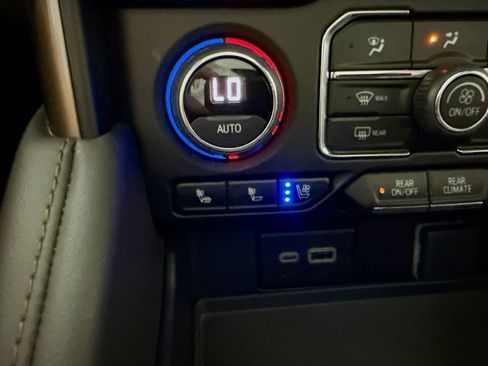 Used 2024 Chevrolet Tahoe High Country w/ Premium Package image 22