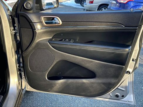 Used 2015 Jeep Grand Cherokee Limited w/ Luxury Group II image 21