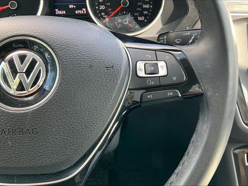 Used 2018 Volkswagen Tiguan SE FWD image 24