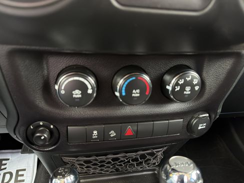 Used 2018 Jeep Wrangler Unlimited Sport S AWD/4WD image 19