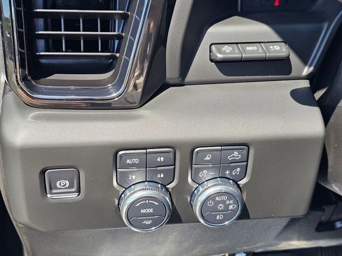 Used 2025 GMC Sierra 2500 AT4X AWD/4WD image 25