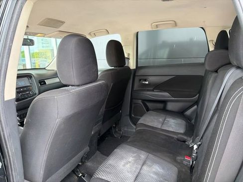 Used 2018 Mitsubishi Outlander ES AWD/4WD image 19
