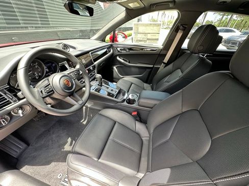 Used 2026 Porsche Macan AWD/4WD image 4
