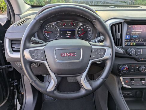 Used 2024 GMC Terrain SLT image 18