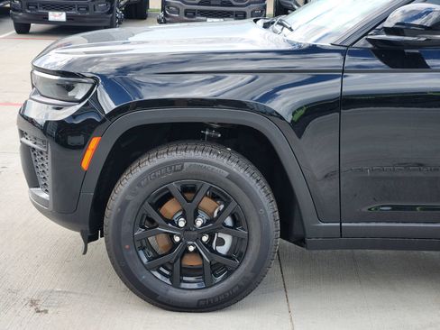 New 2026 Jeep Grand Cherokee Altitude AWD/4WD image 10