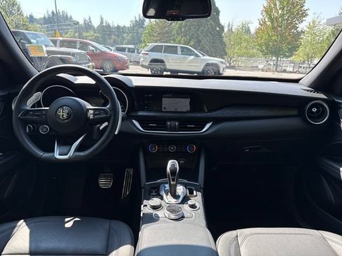 Used 2023 Alfa Romeo Stelvio Sprint AWD/4WD image 11