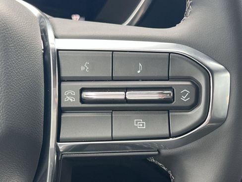 New 2026 GMC Canyon Elevation w/ LPO, Black Badging Package RWD image 14