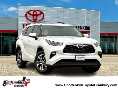 Used 2026 Toyota Highlander XLE AWD/4WD image 1