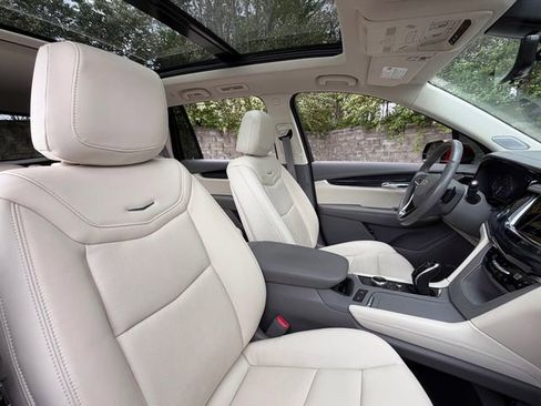 Used 2024 Cadillac XT6 Premium Luxury w/ Technology Package FWD image 32