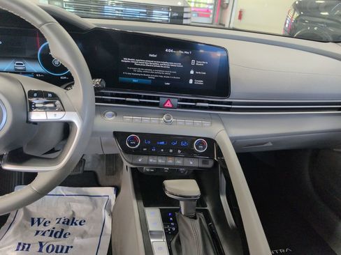 Certified 2023 Hyundai Elantra SEL w/ Convenience Package FWD image 18
