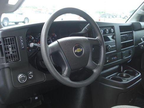 Used 2021 Chevrolet Express 2500 RWD image 38
