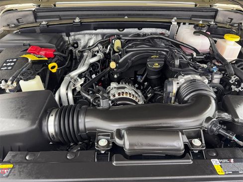 Used 2025 Jeep Gladiator Sport w/ Premium Package image 78