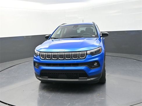 Used 2022 Jeep Compass Latitude image 2