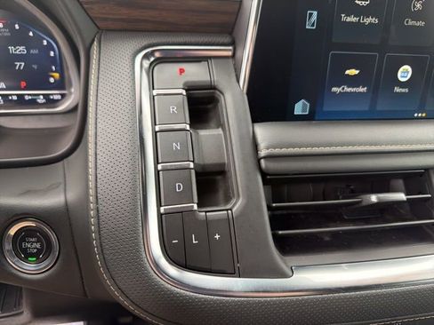 Used 2023 Chevrolet Suburban Premier RWD image 16