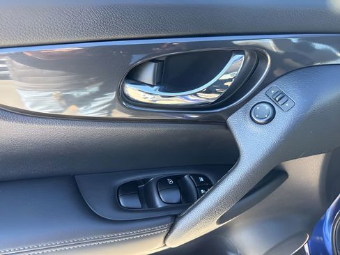 Used 2017 Nissan Rogue S image 22