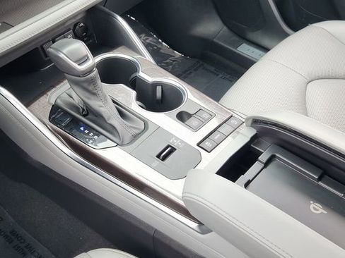 Used 2021 Toyota Highlander Limited FWD image 16