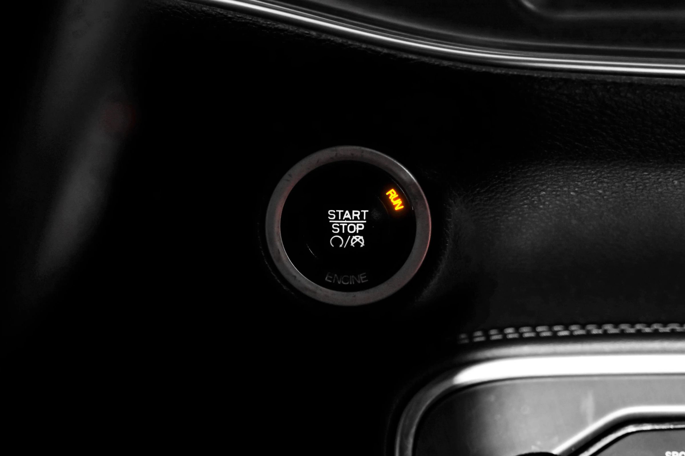 Used 2016 Dodge Challenger SXT RWD image 17