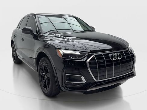 Used 2023 Audi Q5 2.0T Premium w/ Convenience Package AWD/4WD image 2