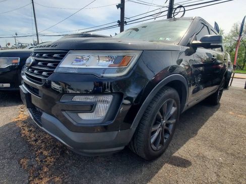 Used 2017 Ford Explorer XLT AWD/4WD image 1