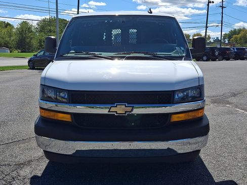 Used 2025 Chevrolet Express 2500 w/ Driver Convenience Package RWD image 2