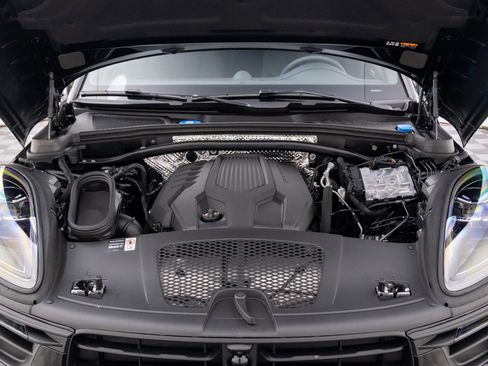 New 2026 Porsche Macan image 31