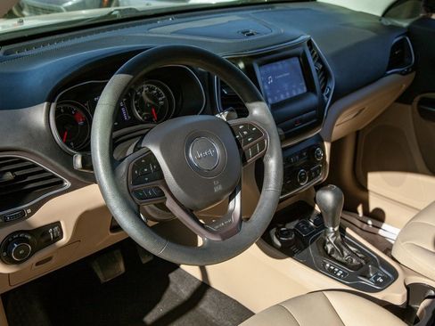 Used 2019 Jeep Cherokee Latitude w/ Popular Appearance Group image 10